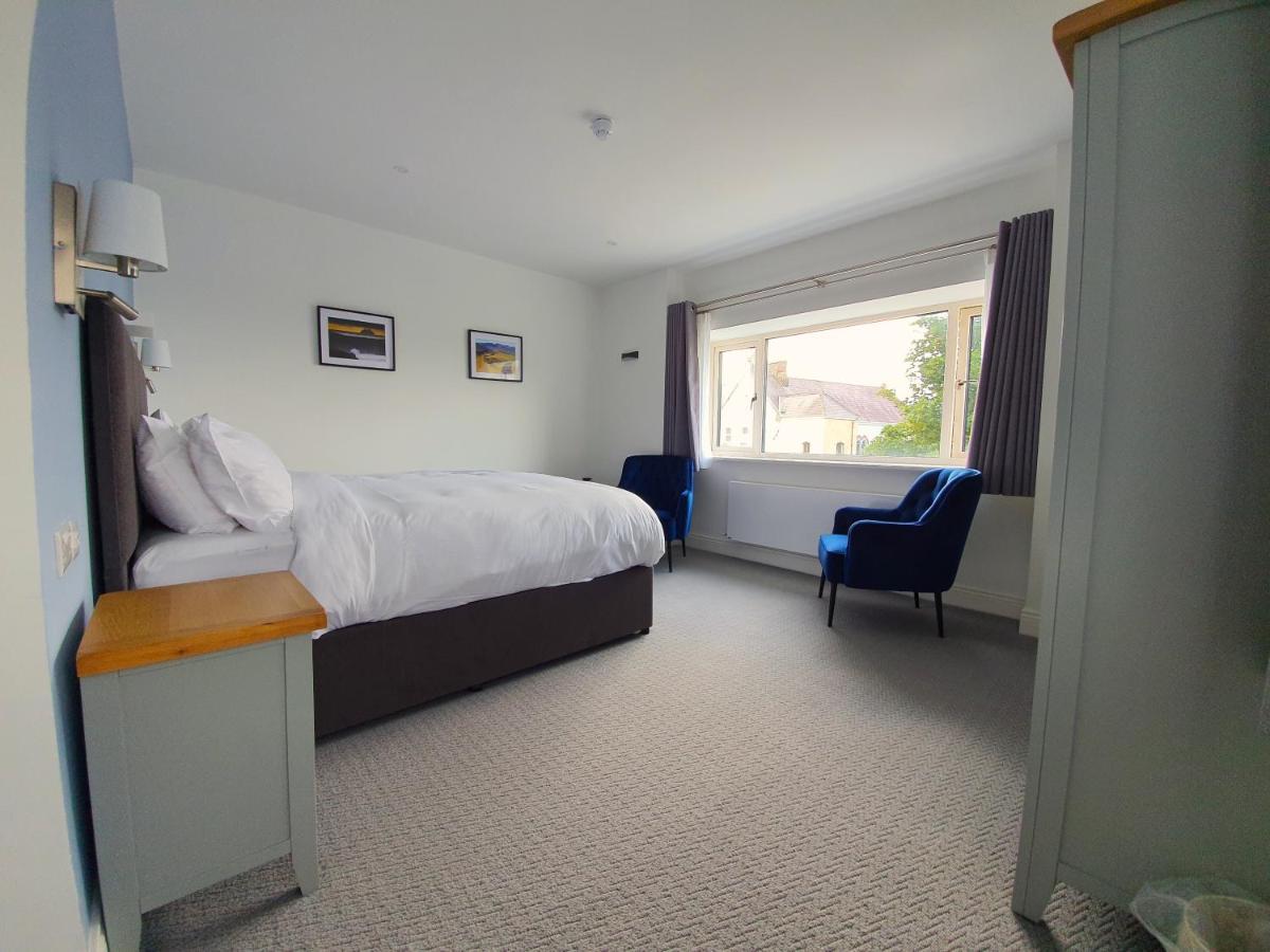 Bed and Breakfast Dingle Garden Townhouse Exterior foto A bedroom at the hotel