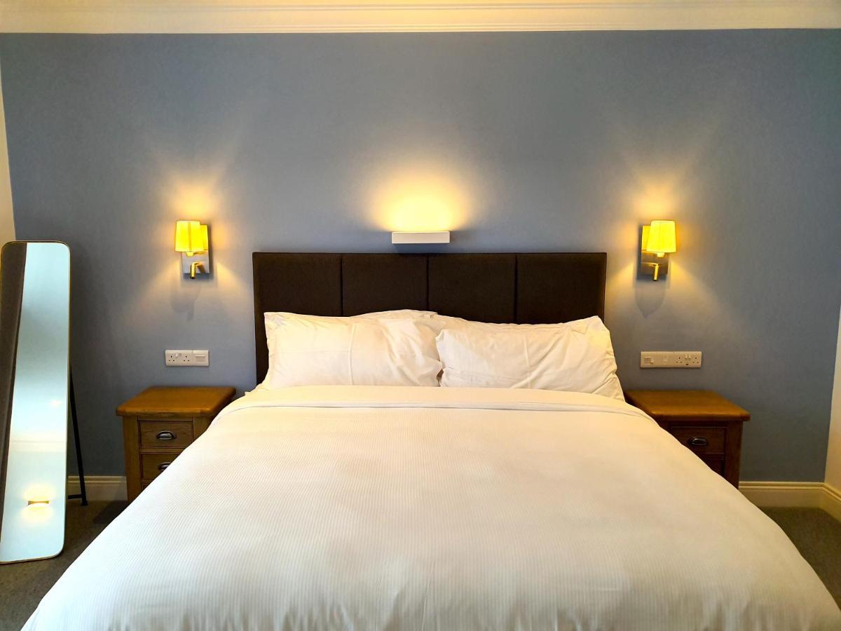 Bed and Breakfast Dingle Garden Townhouse Exterior foto A bedroom at the hotel