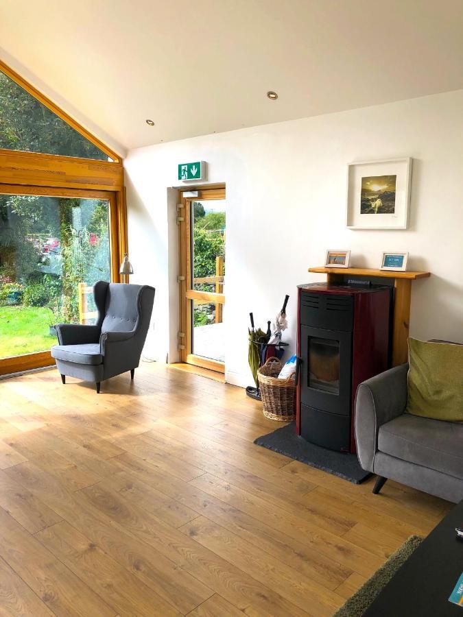 Bed and Breakfast Dingle Garden Townhouse Exterior foto The waiting room at the practice